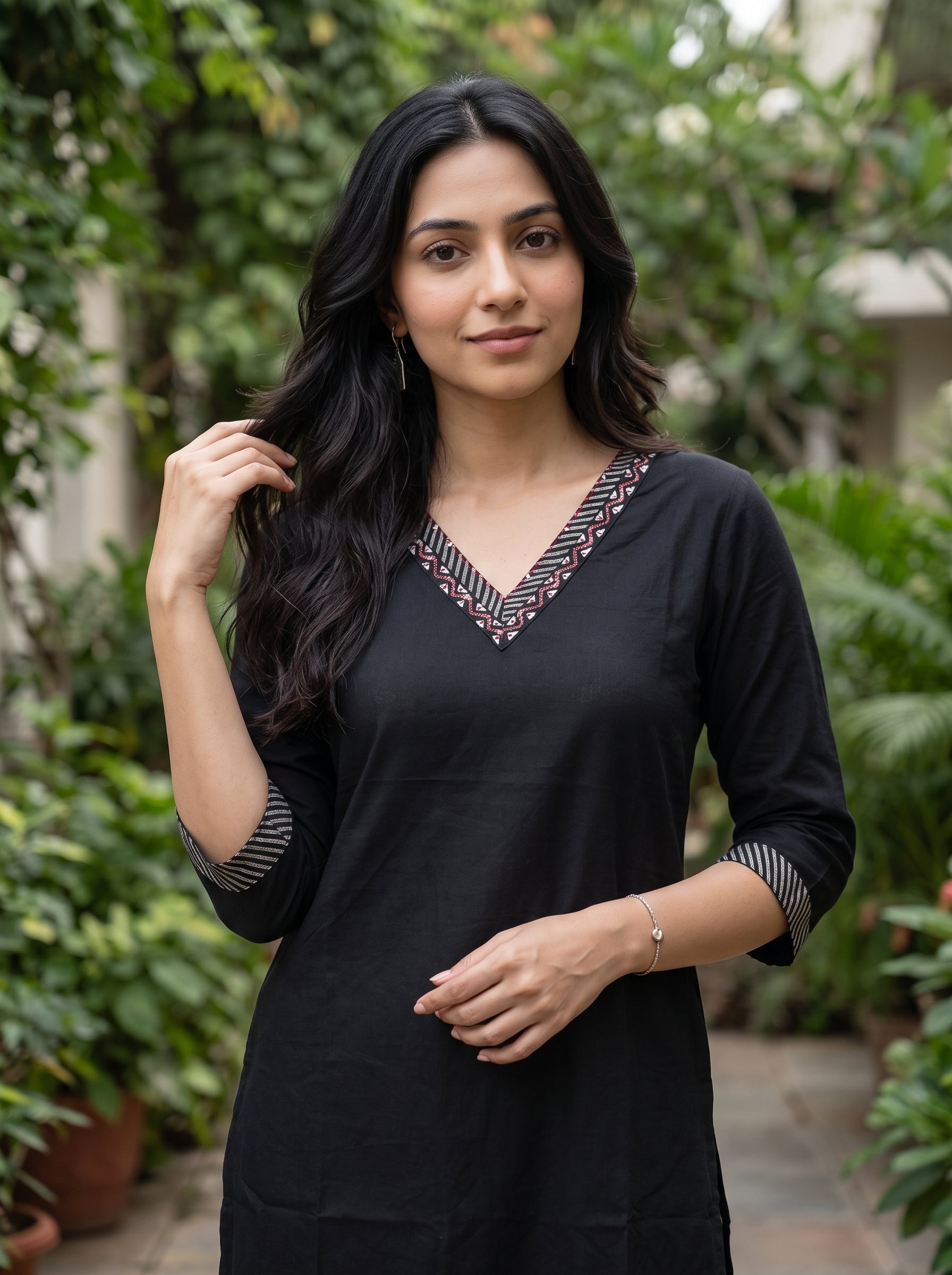 Women's Cotton Black Regular Fit Kurti