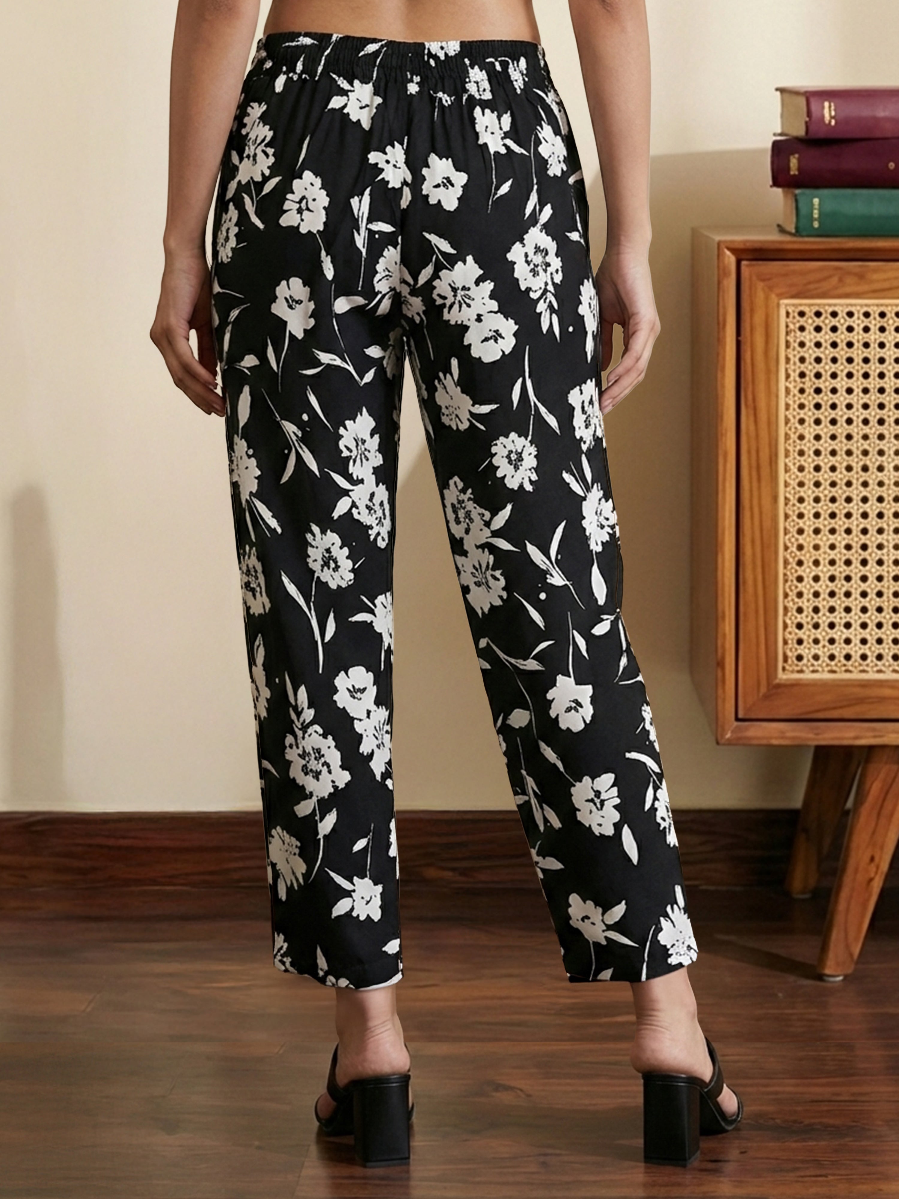 Black Regular Collar Sleevless Kurti Set For Female