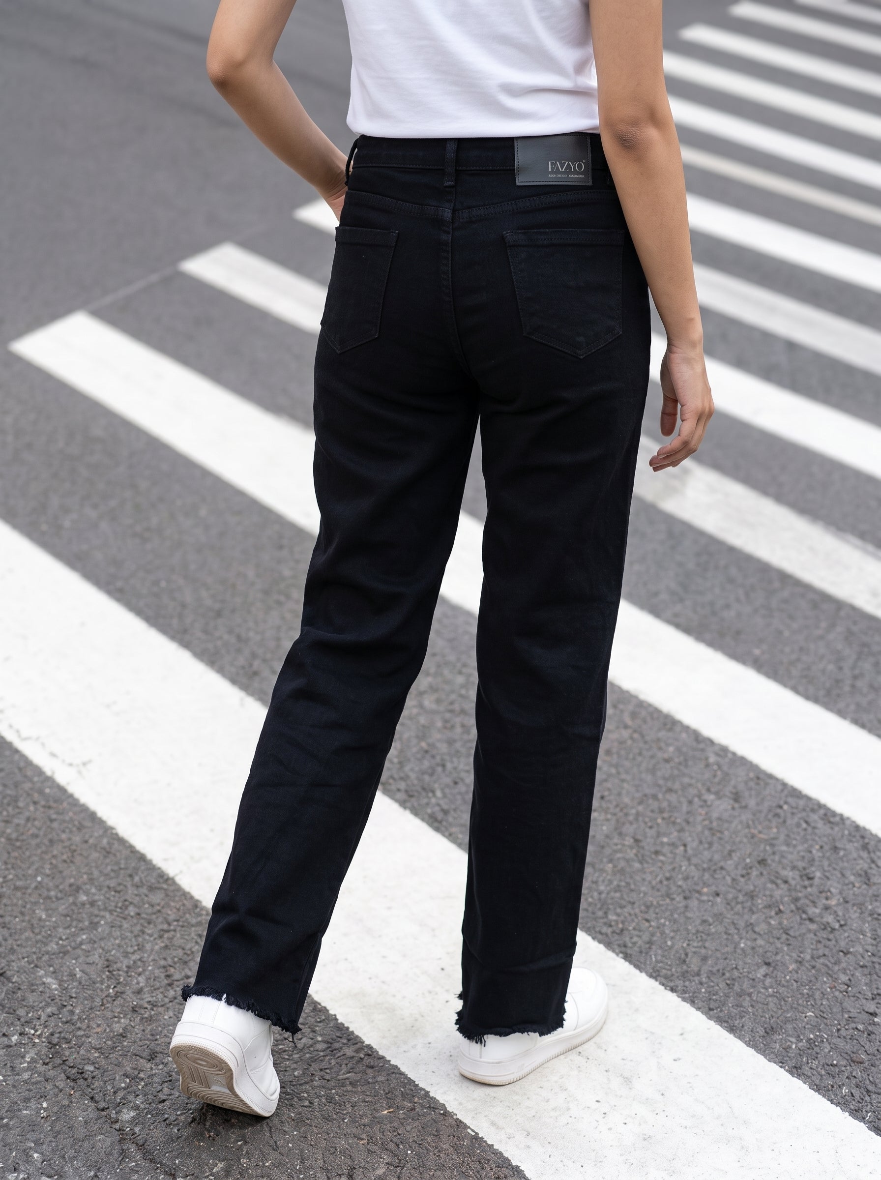 Women's Denim Black Straight Fit  Jeans
