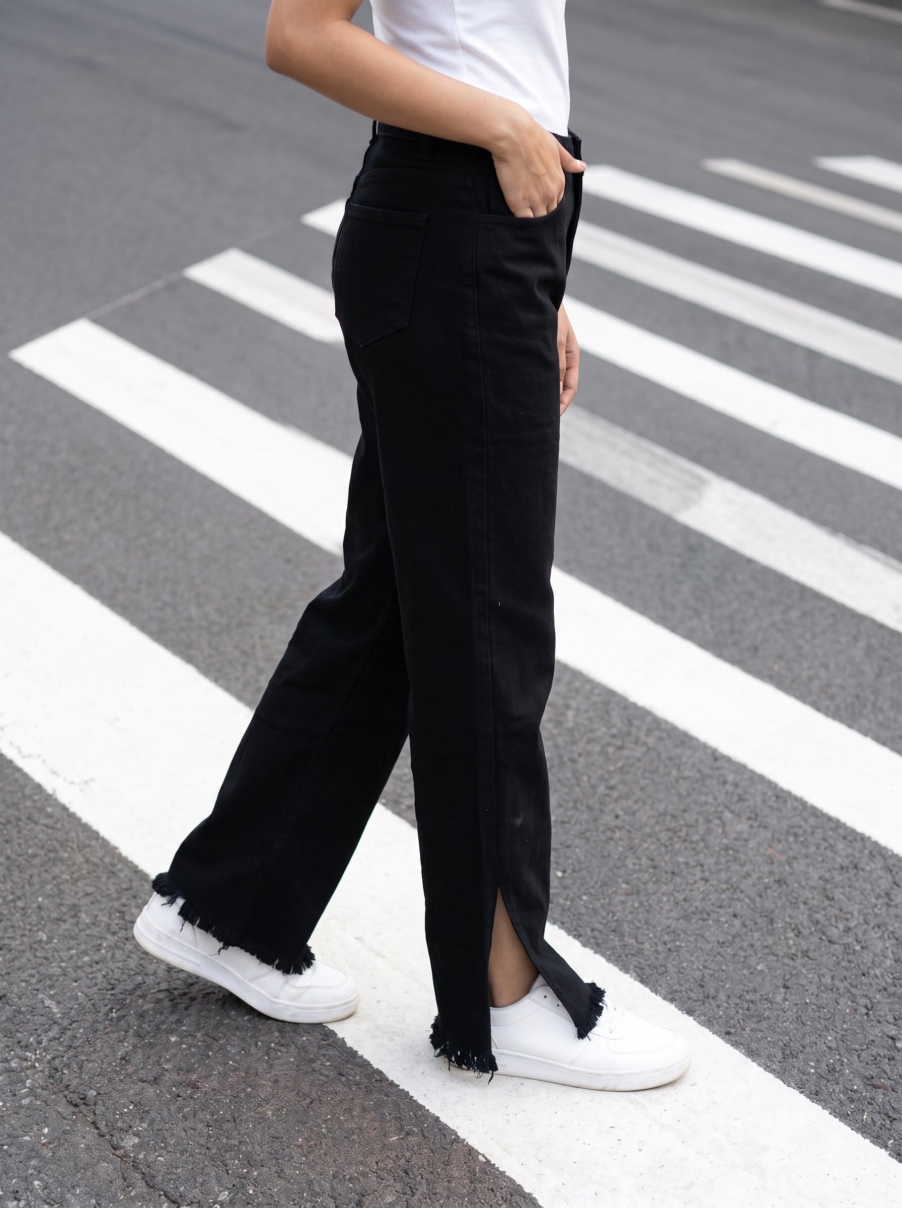 Women's Denim Black Straight Fit  Jeans
