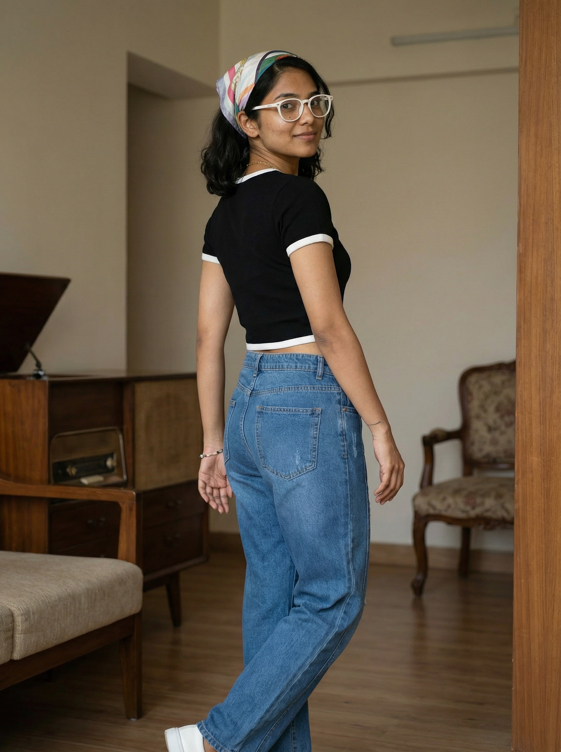 Black Slim Fit Crew Neck Womens Crop Top