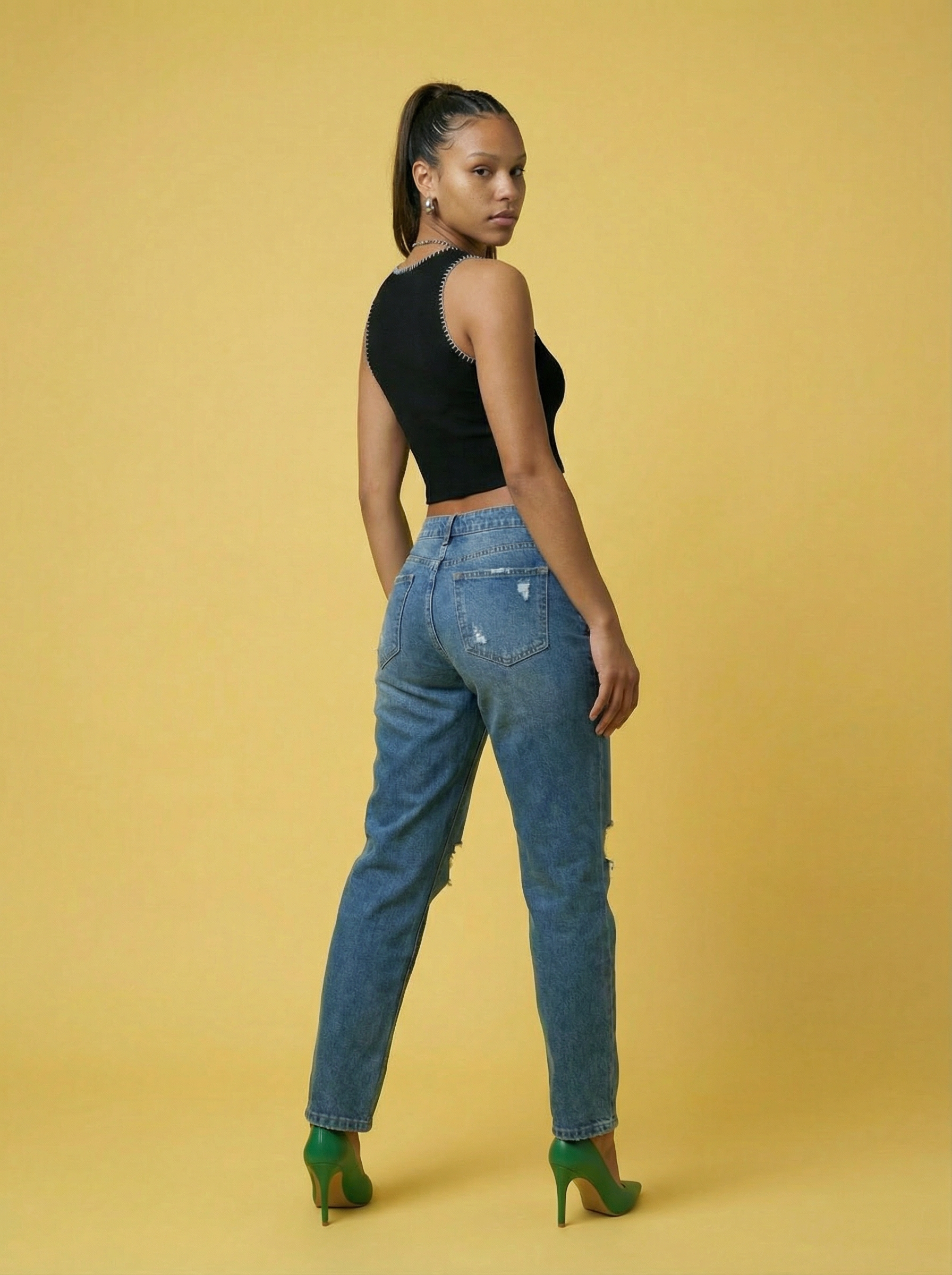 Black Solid Round Neck Crop Top