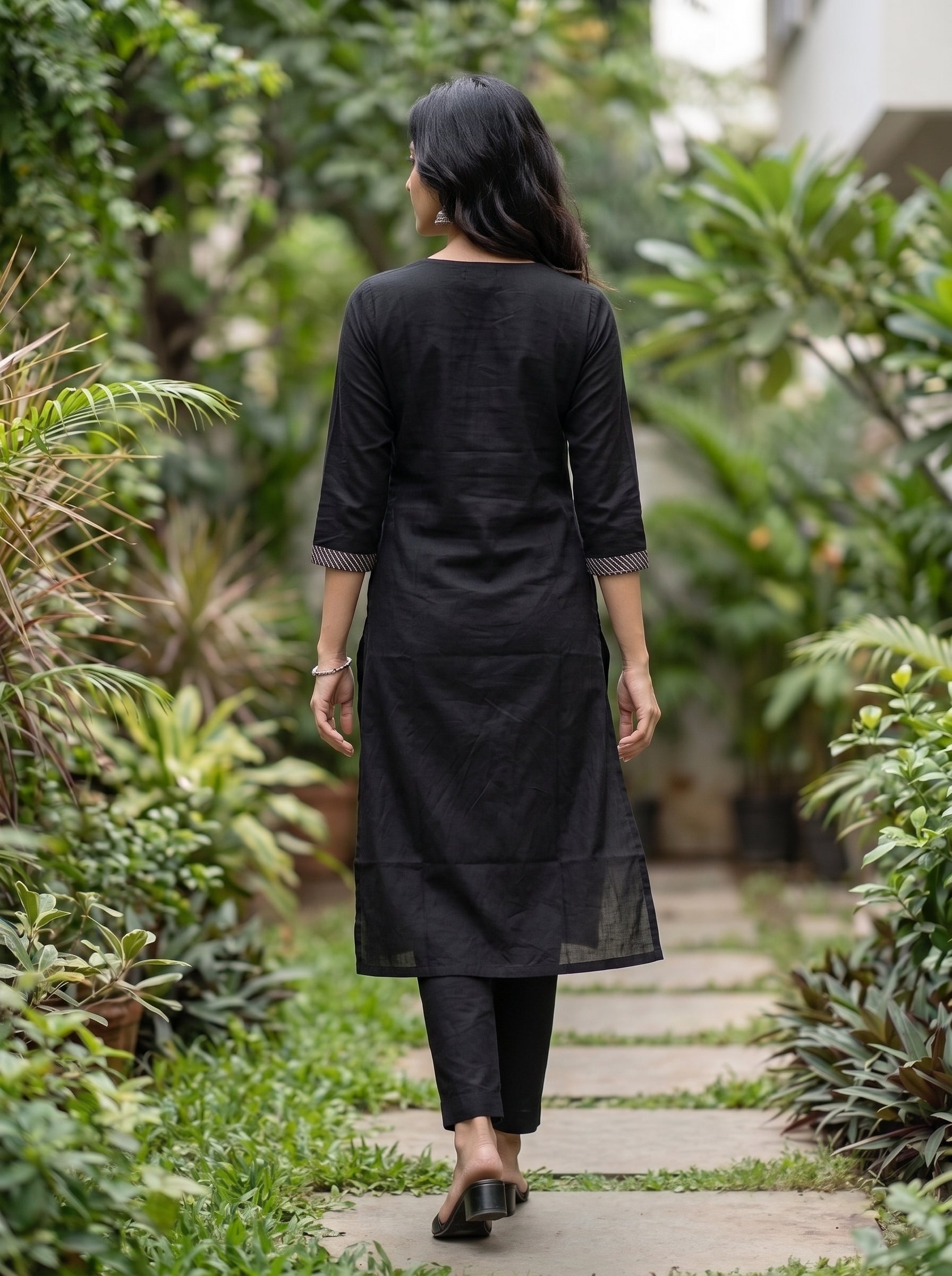 Women's Cotton Black Regular Fit Kurti