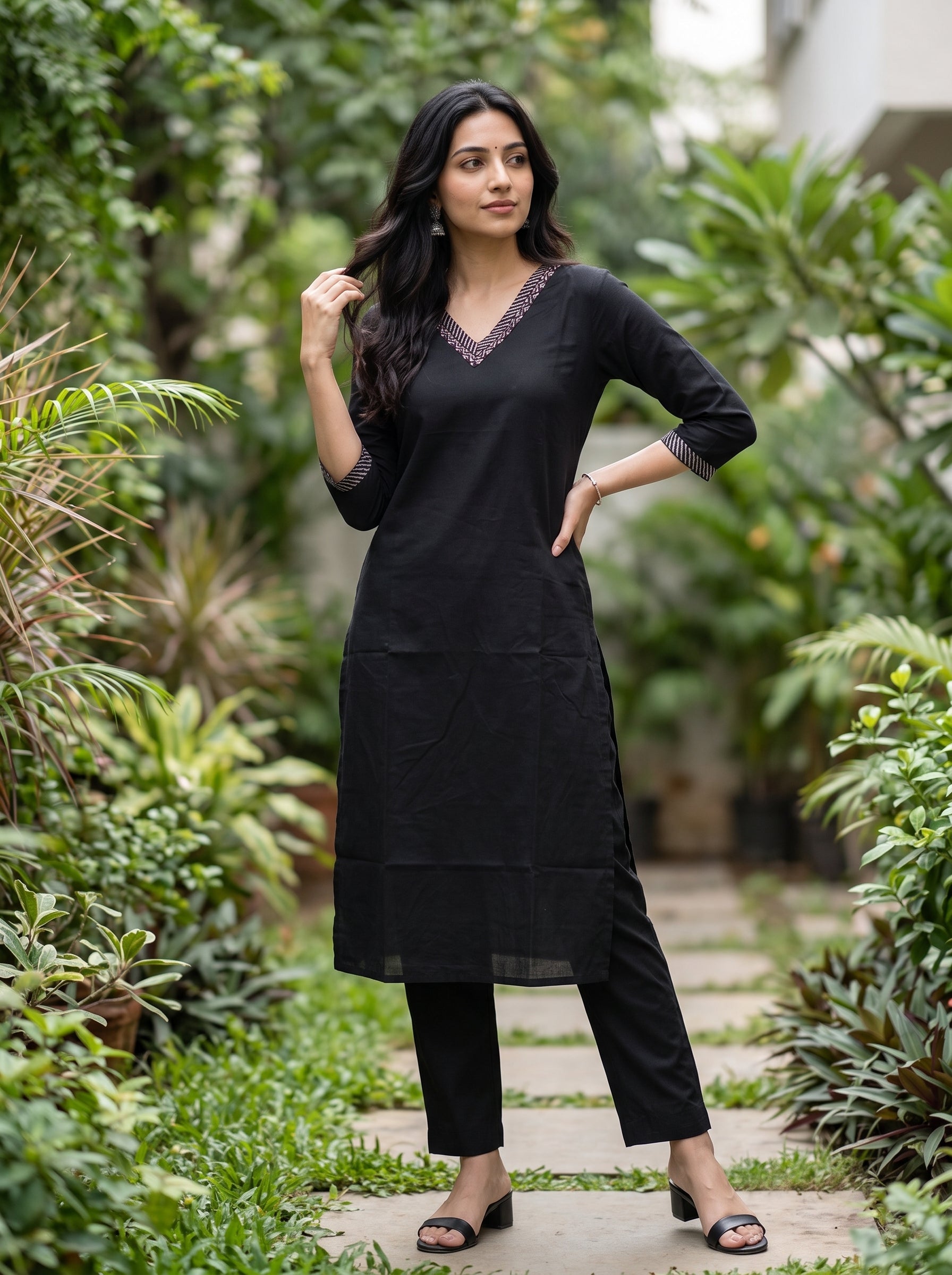 Women's Cotton Black Regular Fit Kurti