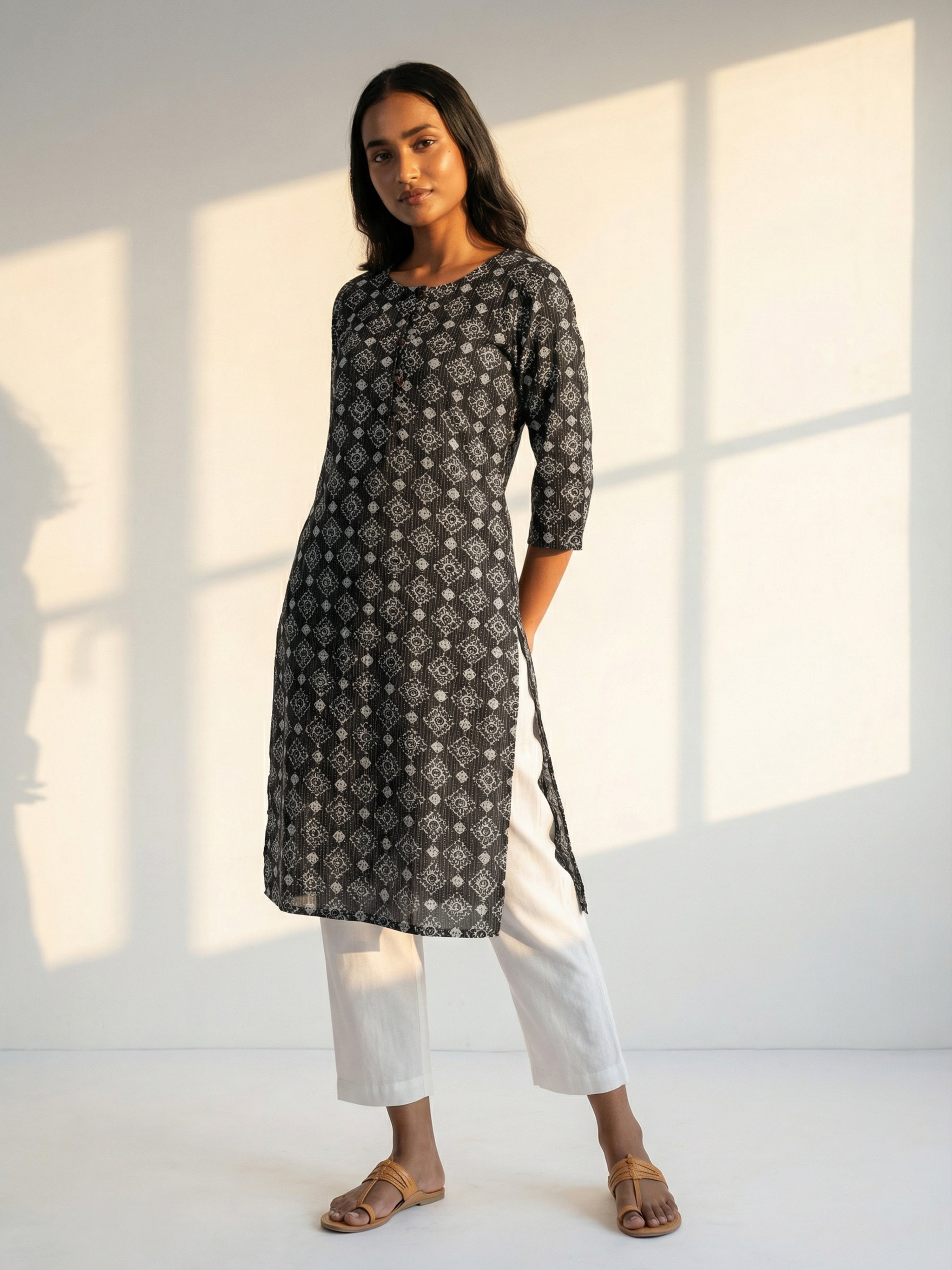Black Straight Fit Round Neck Kurti