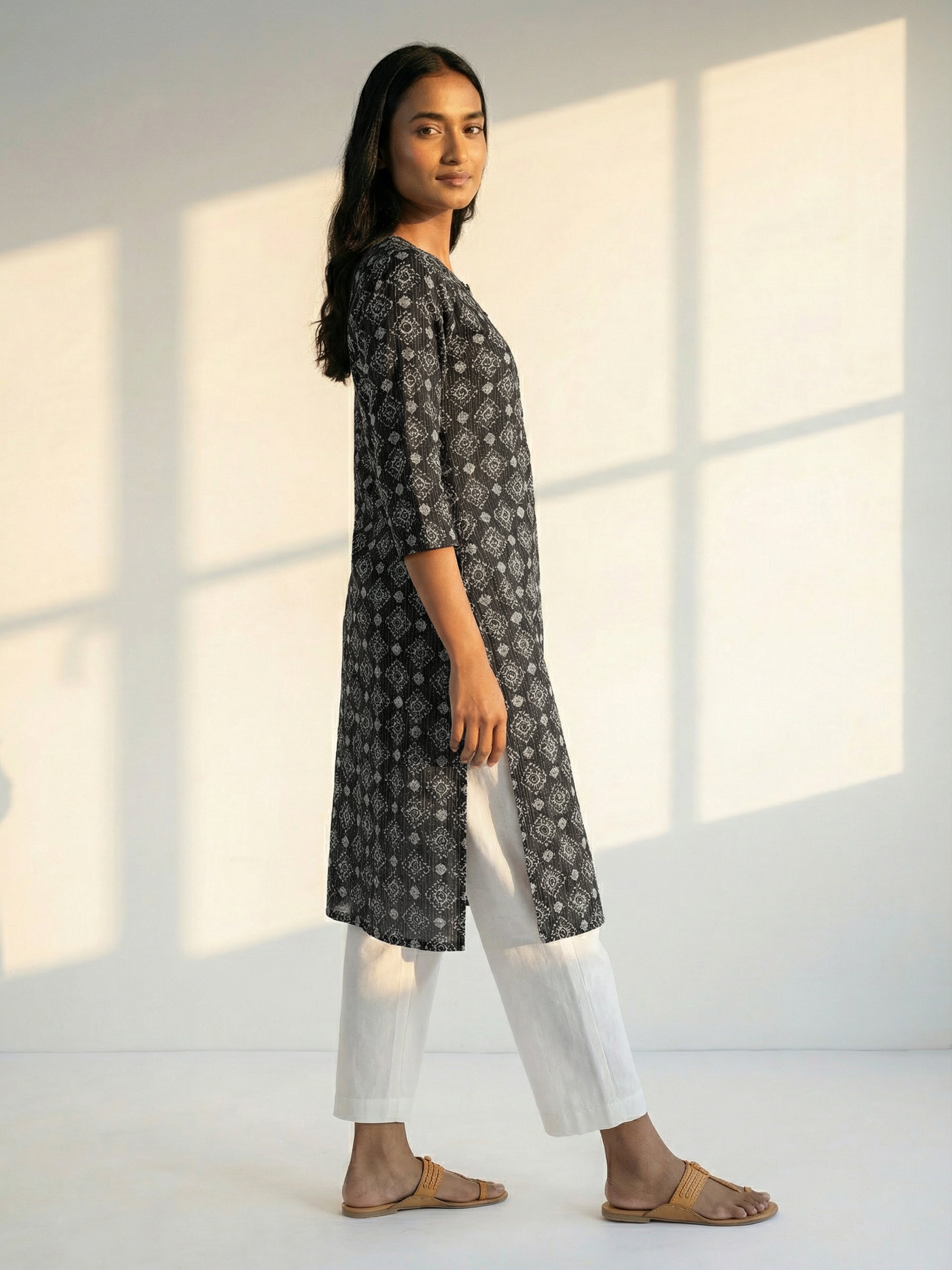 Black Straight Fit Round Neck Kurti