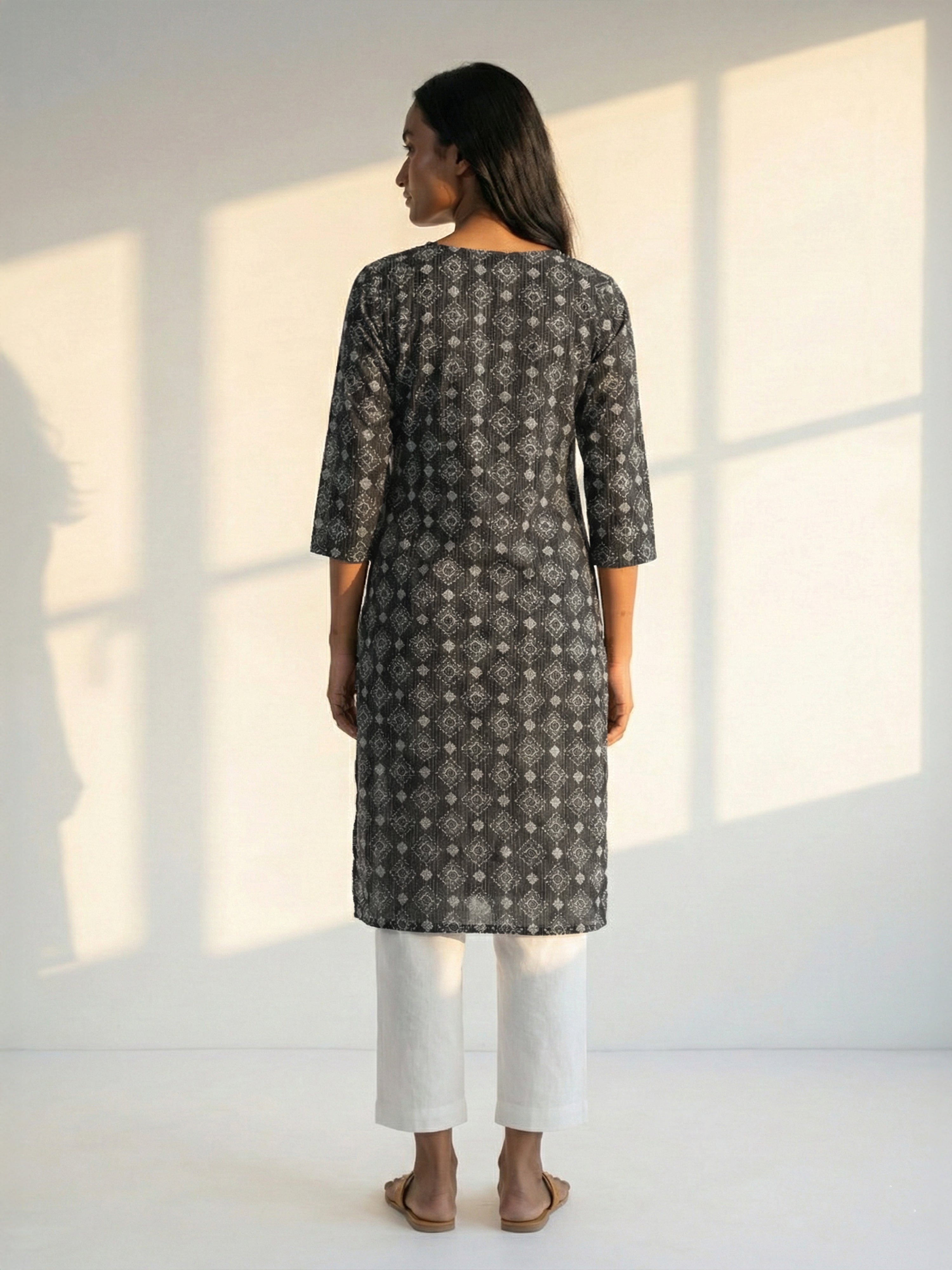 Black Straight Fit Round Neck Kurti