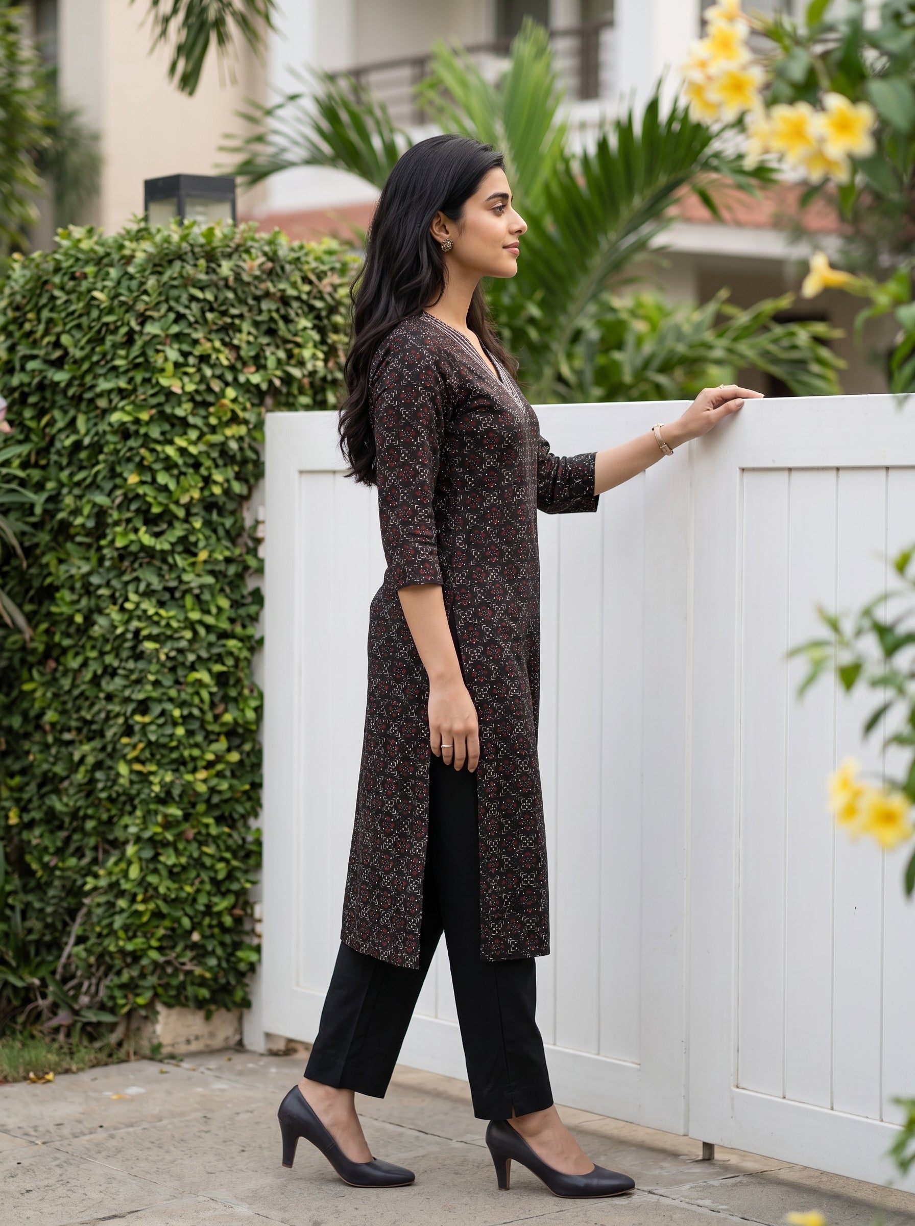 Women's Cotton Black Regular Fit Kurti