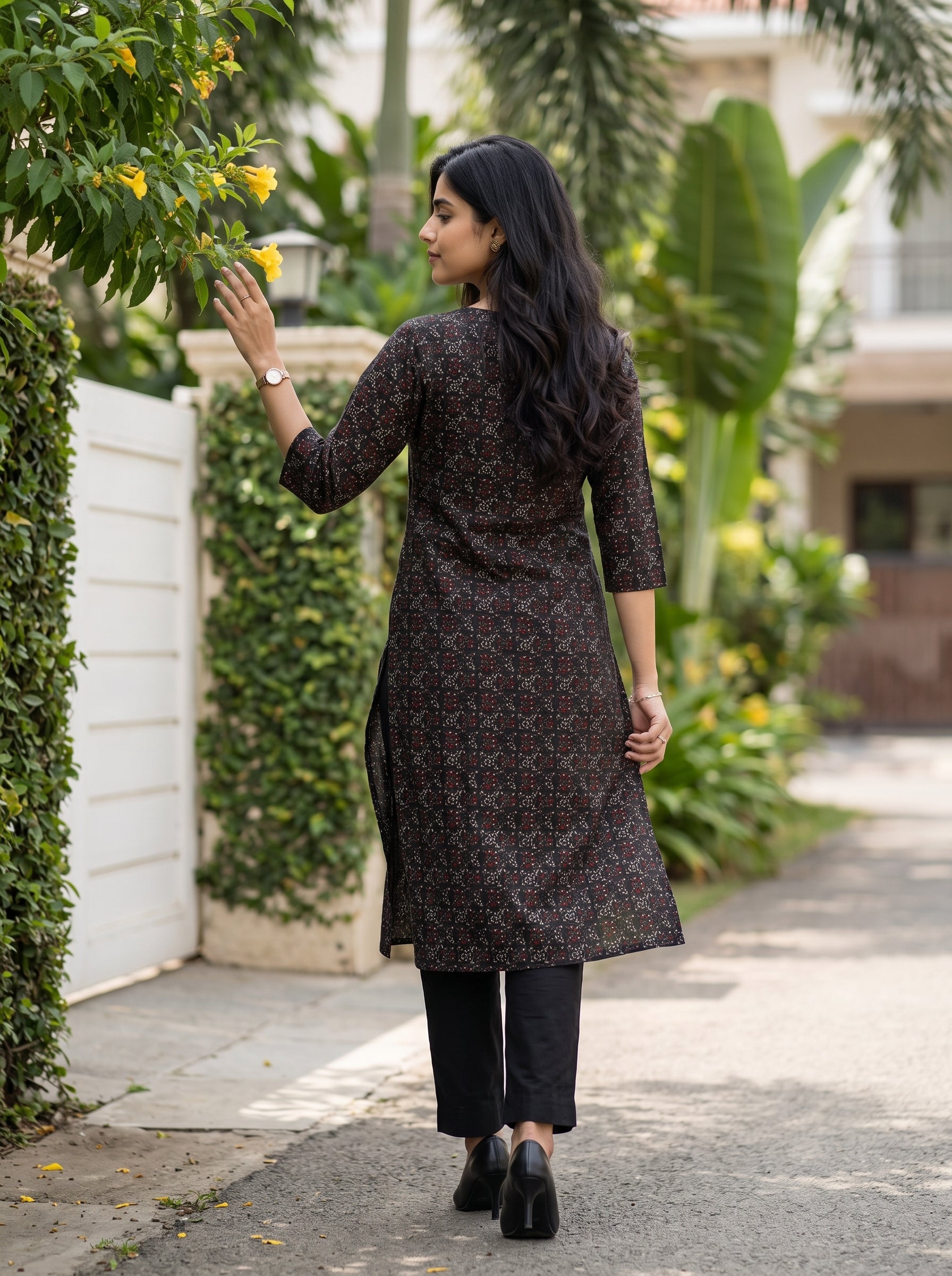 Women's Cotton Black Regular Fit Kurti