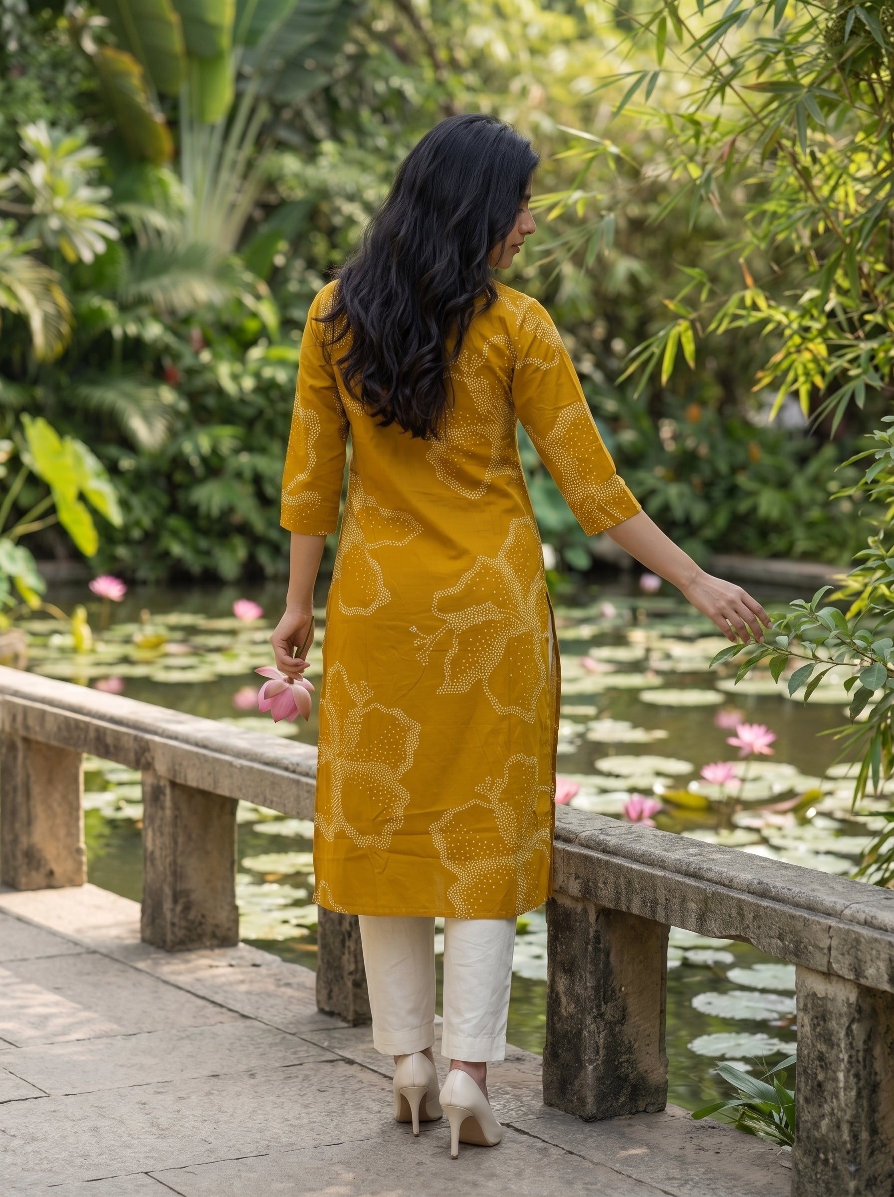 Women's Cotton Yellow Regular Fit Kurti
